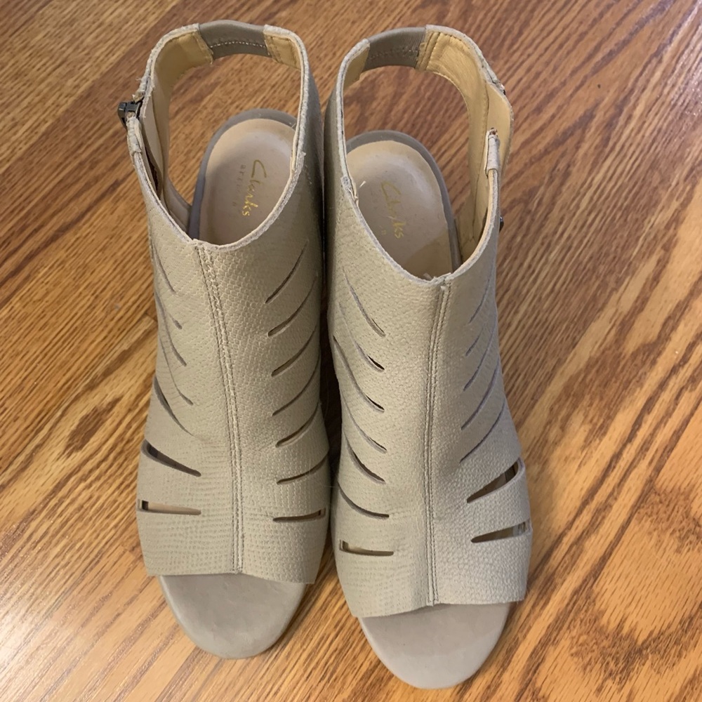Super cute Clarks! Worn one time for a wedding!